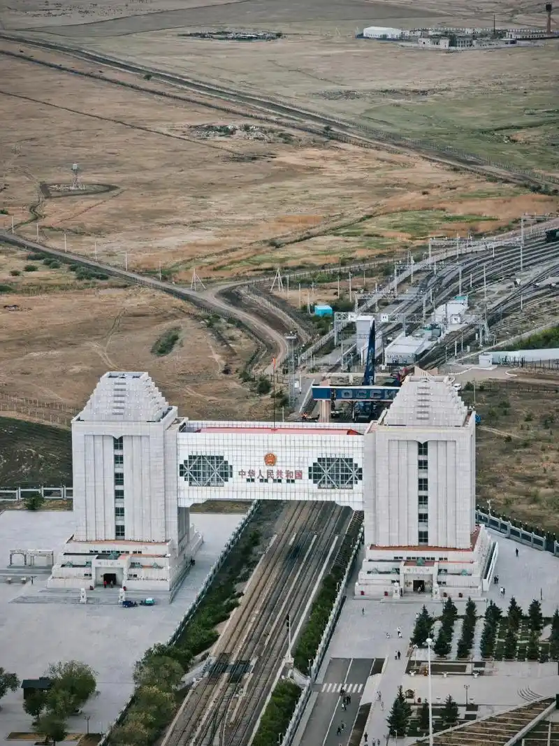 94攻略分享94 满洲里国门景区,位于满洲里市9公里中俄边境中方