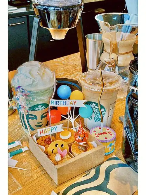 我体会不来 颜值我给满分99有兴趣的还是买四宫格蛋糕吧#星巴克过