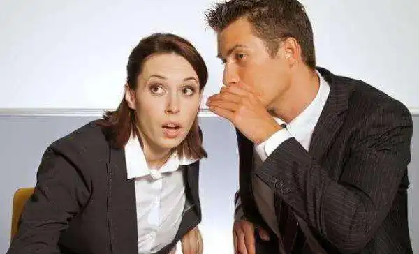 职场小人陷害你,会有这4种表现,大家多加警惕,防止被坑