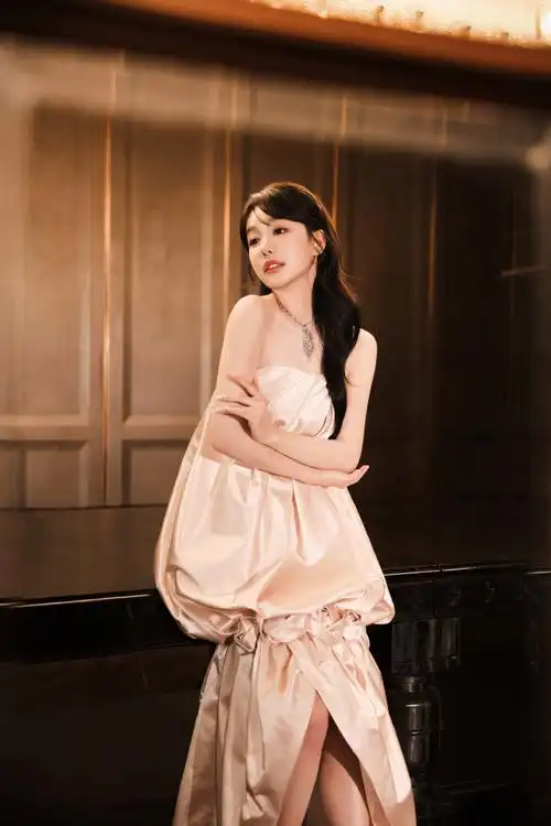 徐梦洁香槟粉水母裙##搜狐视频舞蹈翻跳盛典