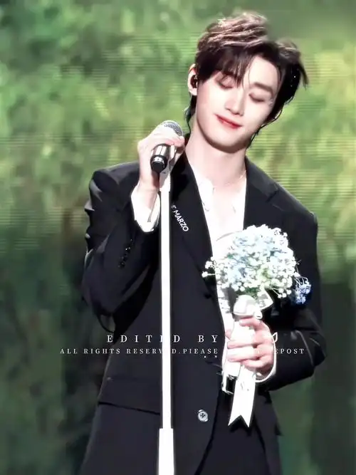 那天你手拿捧花我说我愿意丁程鑫丁程鑫舞台美学丁程鑫看粉丝照片