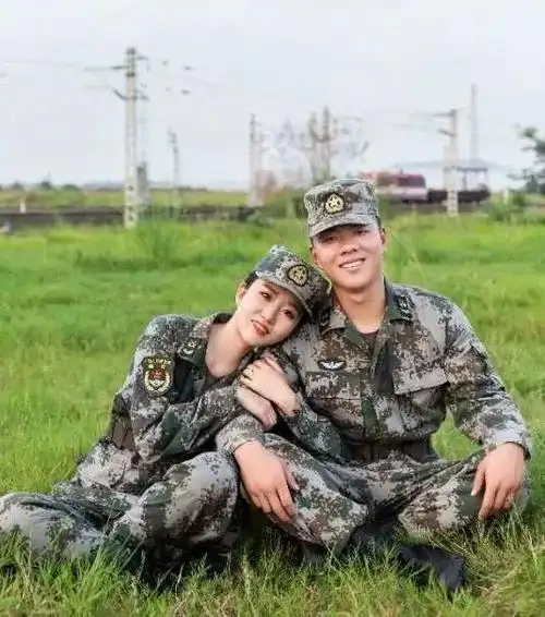 某旅战士陈延波的妻子何文馨曾经的我,也是一名军人,深知当军嫂的