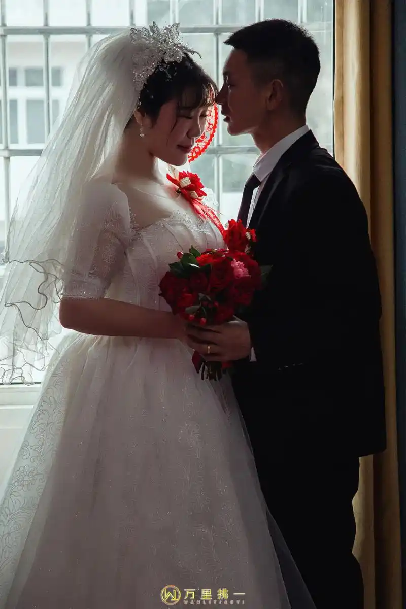 多少女人一生的心愿是找到对的他,等他明媒正娶,自己风光大嫁呀 - 抖