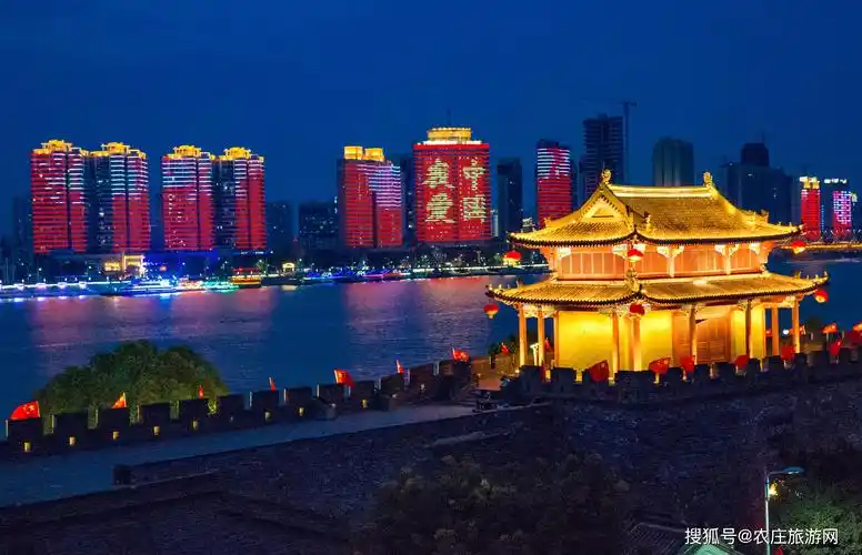 湖北襄阳:流光溢彩映古城