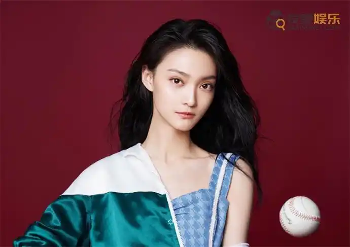 盛蕙子写真据悉,盛蕙子自小学习钢琴,并且有演员梦