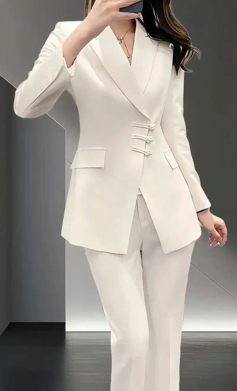 高端白色西装套装女