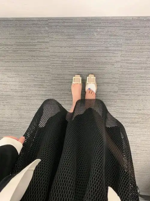 之前有朋友问我光脚穿鞋容易出汗容易臭吗～一方面我有好多单鞋换着穿