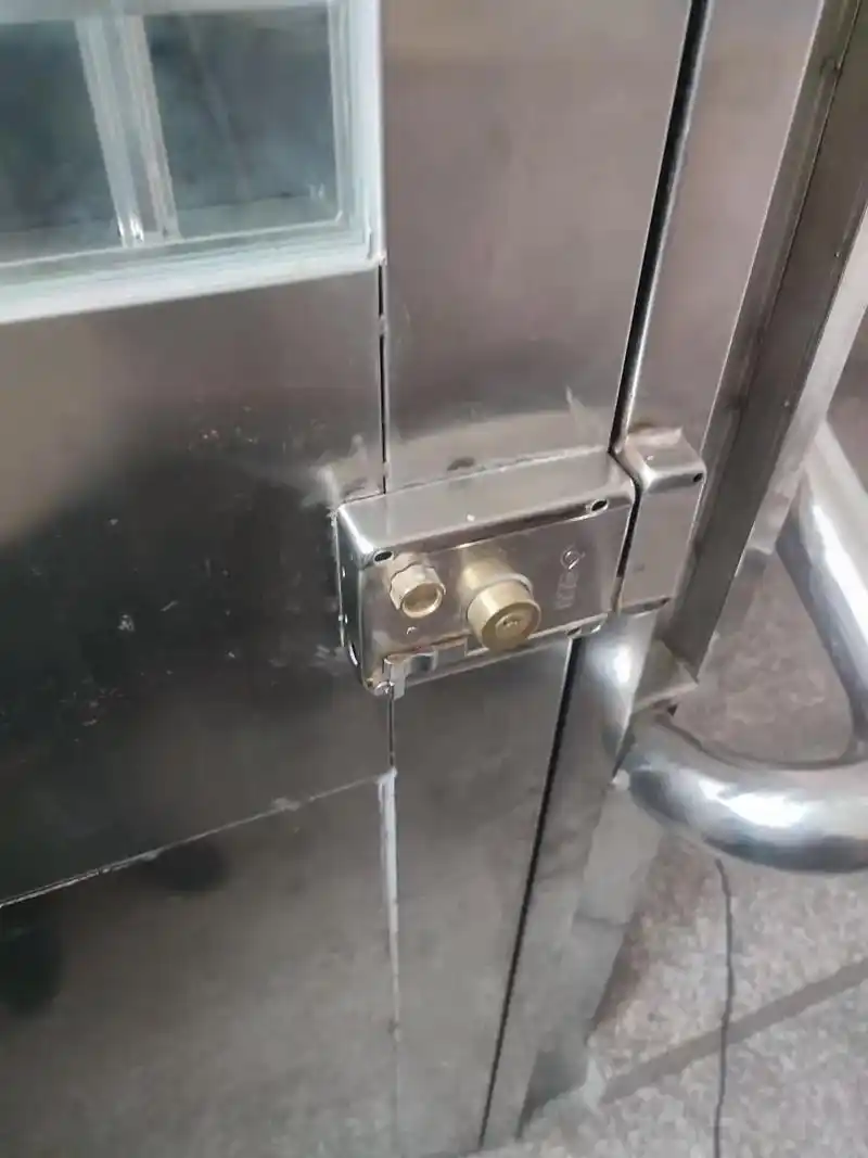 老式铁门锁 升级人脸指纹 密码 远程视频锁989191#安 - 抖音