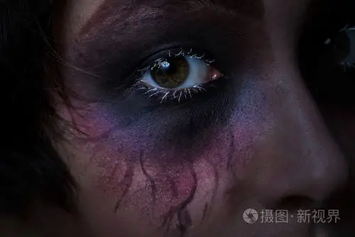 可怕的眼睛,从十几岁的女孩