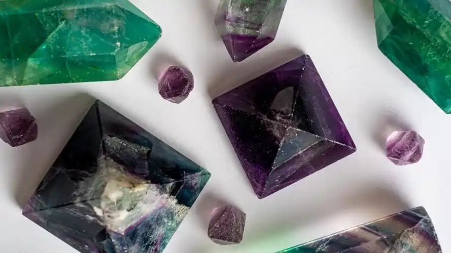 晶莹的水晶图片-静物壁纸-高清静物图片-第11图-娟娟壁纸