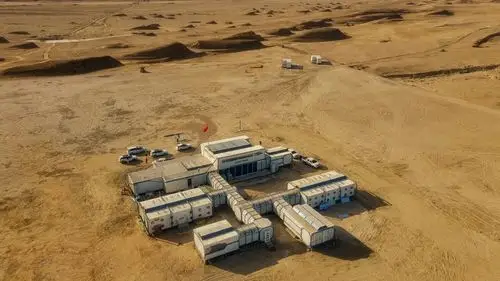傍晚可以驻扎于戈壁深处的 火星营地,住进孩子们最喜欢的"太空舱"