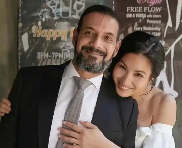 郑佩佩女儿嫁非洲籍老公,混血儿子颜值高,淡出娱乐圈做瑜伽老师