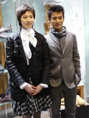 袁文康携谢杏芳亮相剪彩二人避嫌无交流图