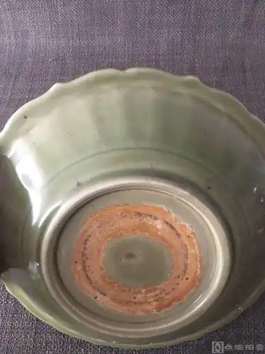 明代龙泉窑刻花大盘