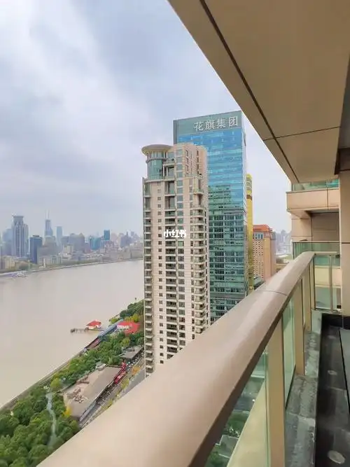 汤臣一品432平米主卧阳台江景[气球r]户型:4房2厅5卫带独立保姆房3t1