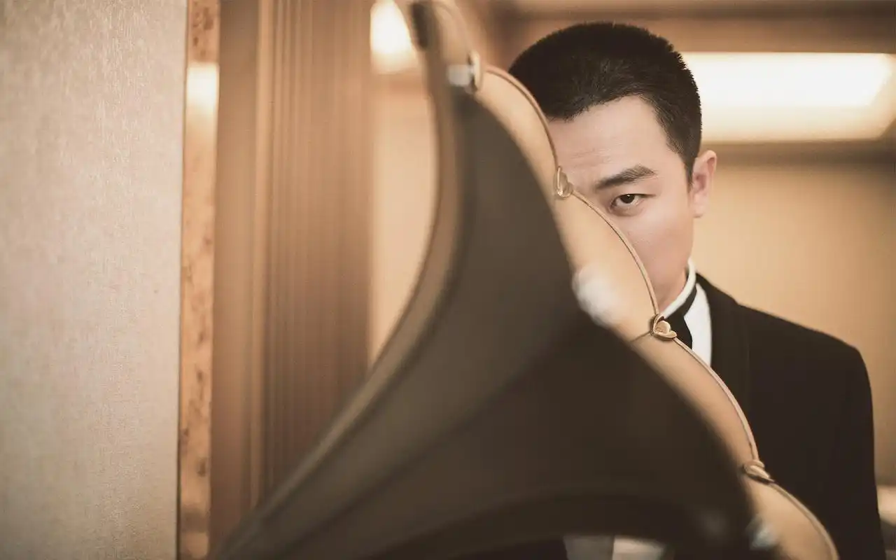 黄轩帅气写真高清电脑桌面壁纸