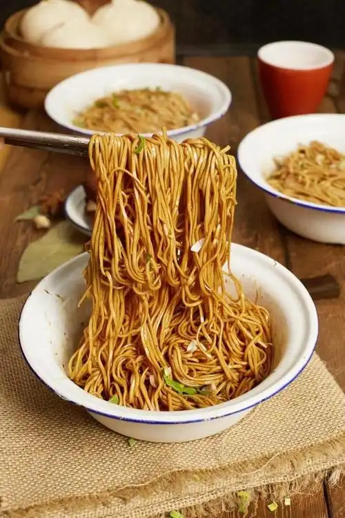 江苏扬州:情怀小吃"触网"玩直播 传统面食走出转型新路径