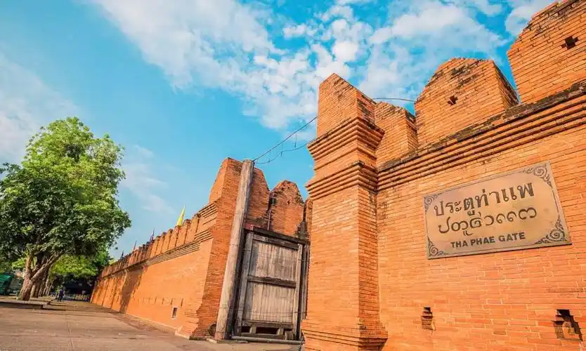 塔佩门丨清迈古城所遗留下来的唯一遗迹