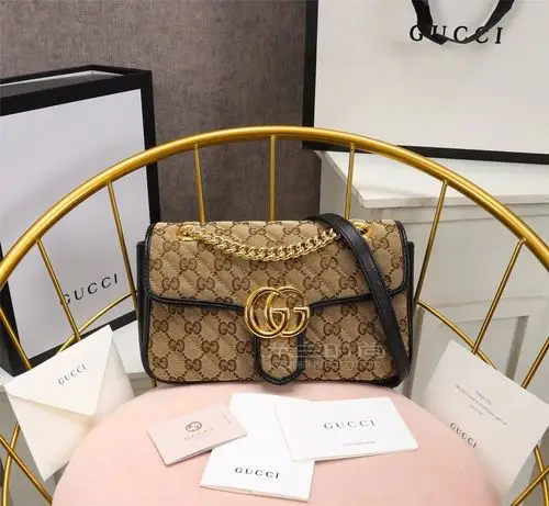 gucci古驰女包ggmarmont迷你老花斜挎包446744春夏系列经典绣花款上身
