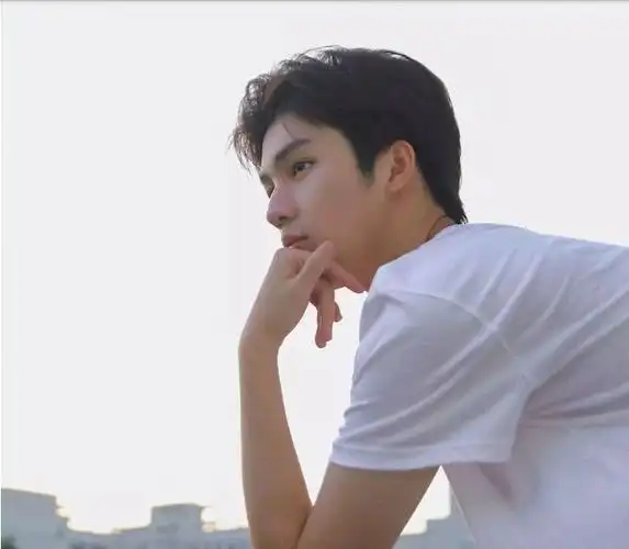 乱跳,一脸姨母笑说的可能就是在下了李柏翰看照片完全不像是大一新生