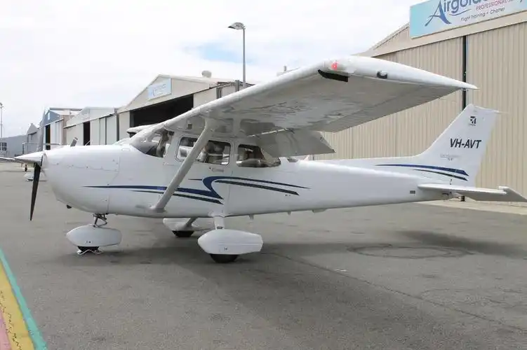 cessna 172s vh-avt