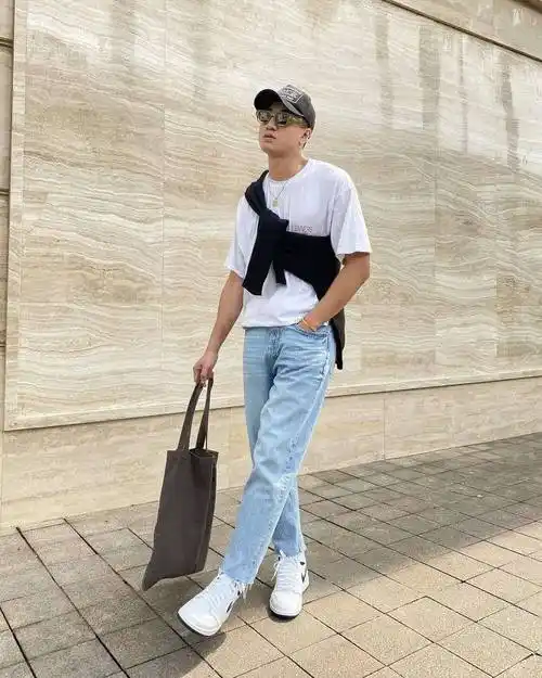 男生牛仔裤配什么鞋子(男士穿牛仔裤配什么鞋子好看)