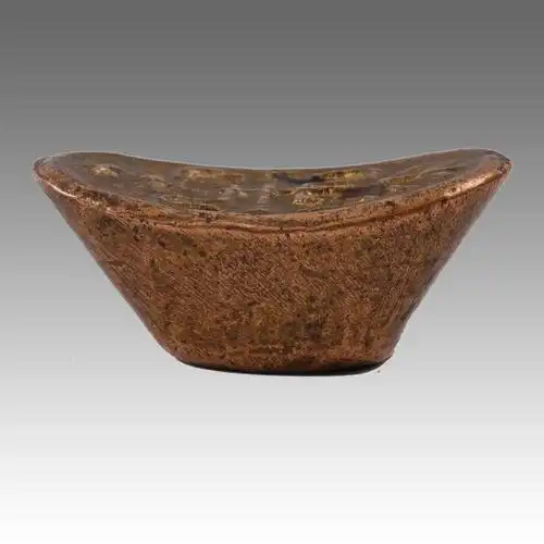 清代寿字金锭元宝,它是中国古代货币体系中的一个重要的组成部分,是