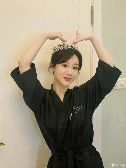 杨紫 [紫色心形r]  唯愿你一生平安喜乐!