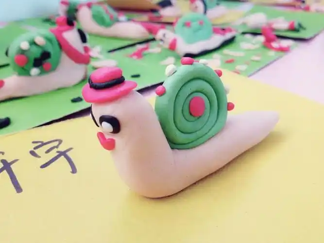美术提高b班第十六个作品《蜗牛》(面塑手工)