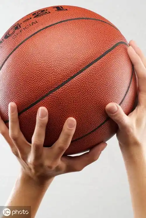 双手持球_队友_手指