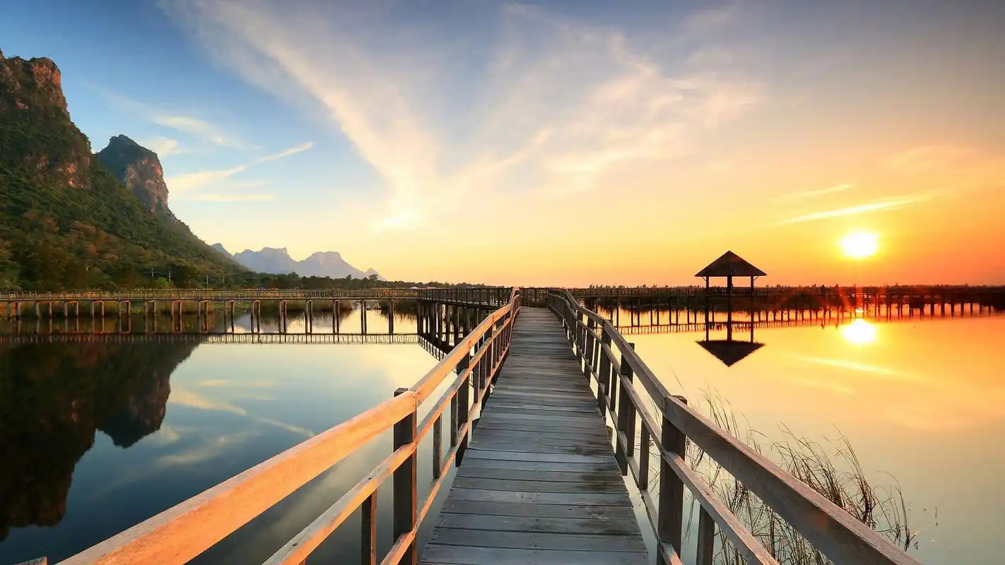 唯美码头边高清桌面壁纸图片