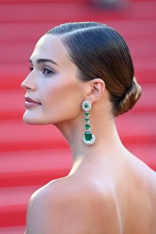 戛纳电影节,超模noel capri berry一袭靓丽黄裙,惊艳全场