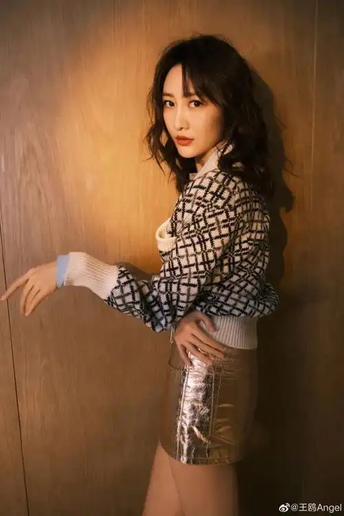 原创王鸥发微博美图大秀白皙美腿雪肤玉貌太性感火辣