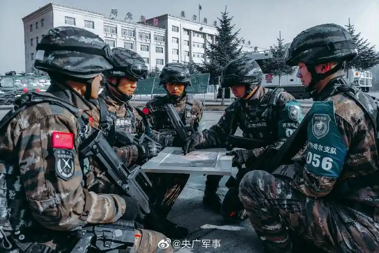 炼钢淬刃!武警特战队员对抗训练掠影 - 中国军网