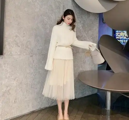 2021春季,时髦女人都在穿网纱裙 小白鞋,美的让人眼前一亮