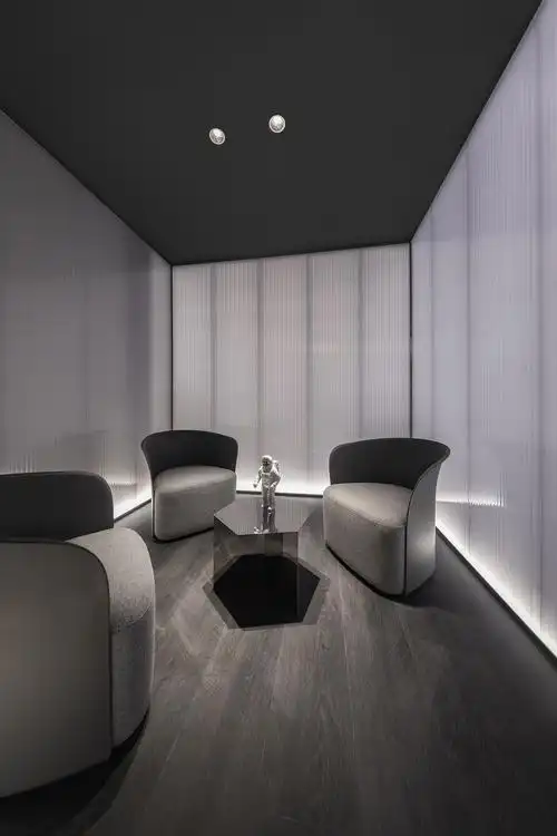 洽谈区是整个展厅项目中需要具备较高"私密性"的功能空间,它既要提供