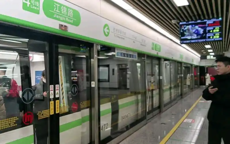 【杭州地铁】4号线0404号电客车江锦路站列车进站