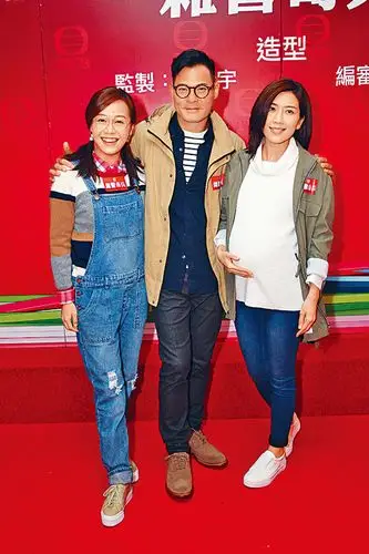 「大肚」黄智雯(右),「丑女」黄心颖与黄智贤齐为新剧试造型.