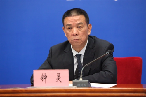 云南省第十三届人大常委会第二十一次会议表决通过