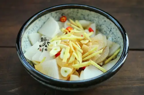 白萝卜咸菜这样腌两个小时就能吃又脆又开胃好吃更健康