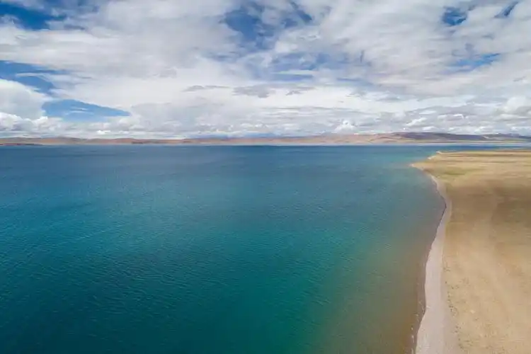 夏日纳木错美如画