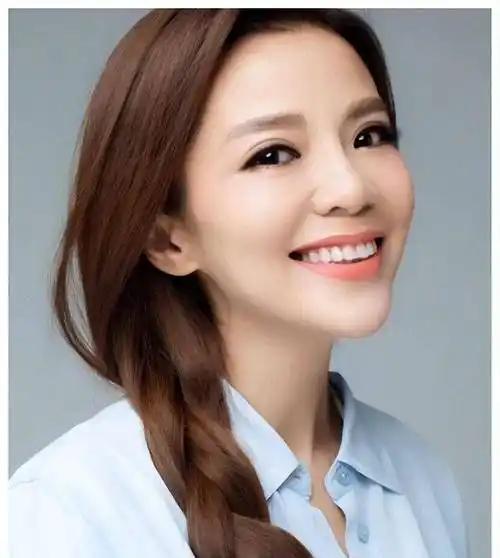 三次抗癌的央视主播:朱迅,是如何做到钢铁是怎样炼成的!