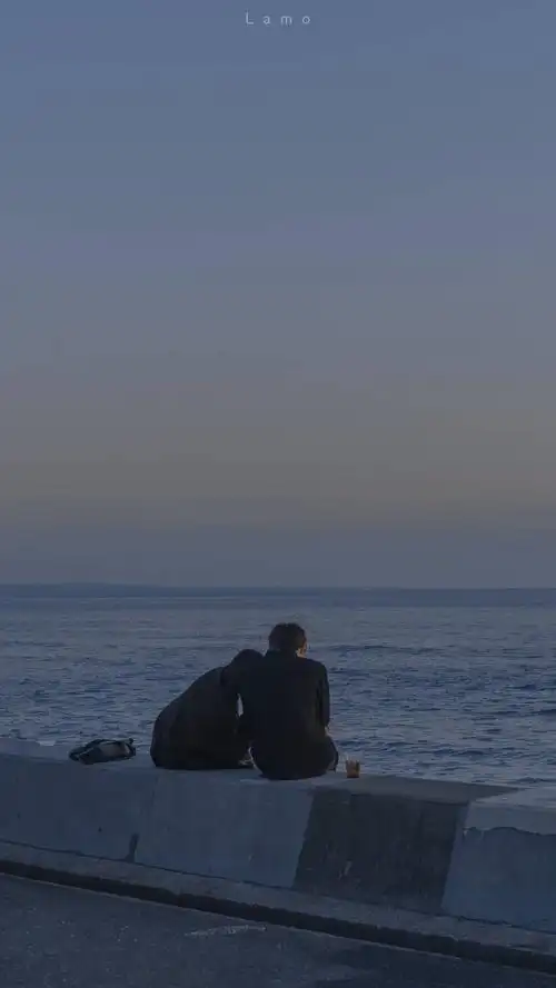 请珍惜你的珍贵 cr:@小武拉莫人物壁纸/锁屏壁纸/情侣摄影ins