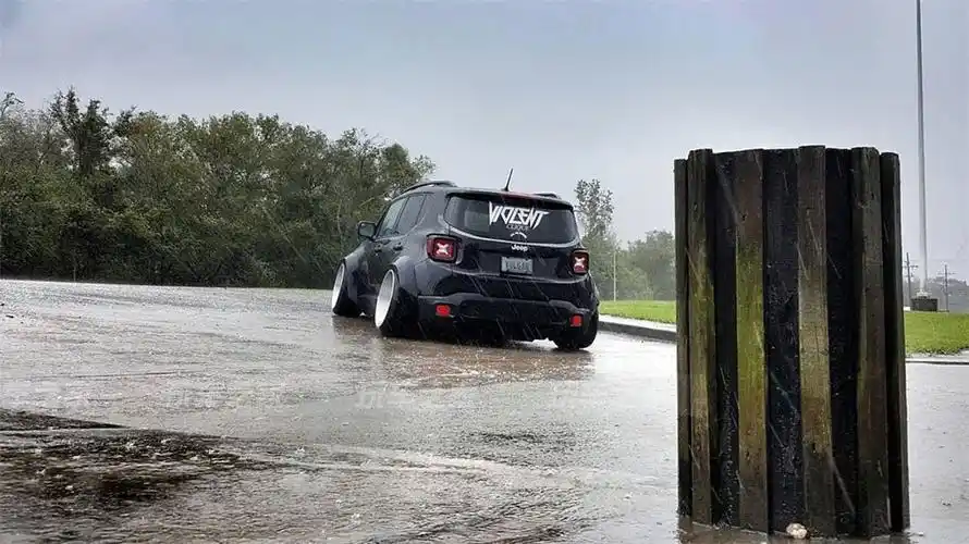 对于这种不务正业的低趴suv,每个人的评价都褒贬不一,不过改装本身就