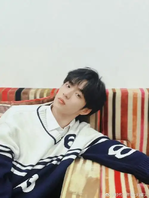 刘耀文电影第二十条##刘耀文 捕光炽梦寄愿破新局