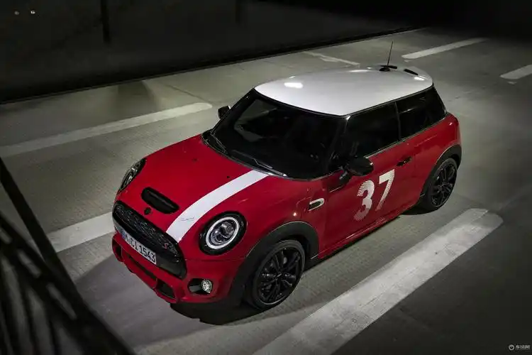 在车辆动态方面,2025款mini cooper se ev将有3种驾驶模式,"green