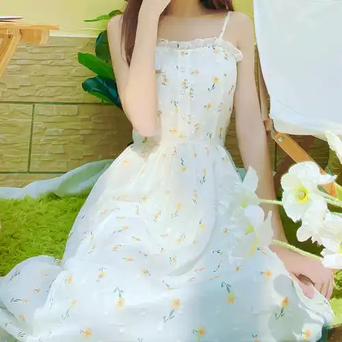 温柔风碎花白色吊带连衣裙夏季 森系收腰长裙初恋惊艳仙女初恋裙子 -