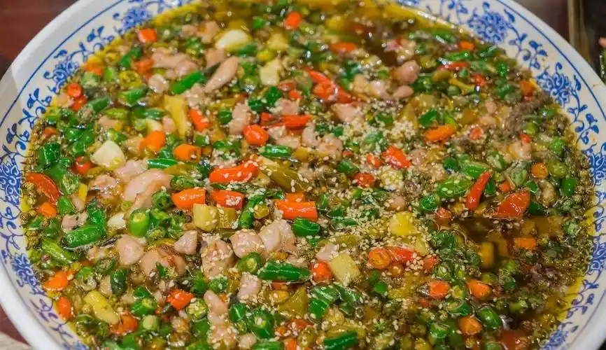 自贡"泡椒兔"酸辣过瘾,开胃又下饭,赶紧学起来,安逸得很_兔肉_兔子