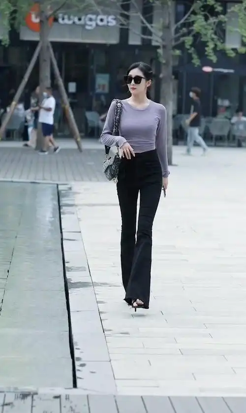 时尚街拍:美眉大长腿,演绎都市丽人万种风情!