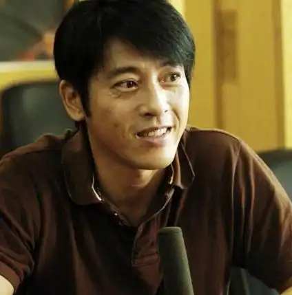 图吕颂贤年轻时照片青涩帅气身为客家人理应有责任和担当